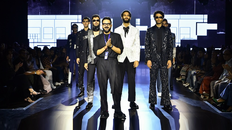 Men’s wear designers challenge themselves at Lakme Fashion week