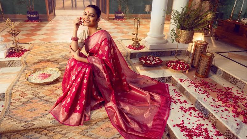 Celebrate ‘Svarnim’ this Durga Pujo with Fabindia