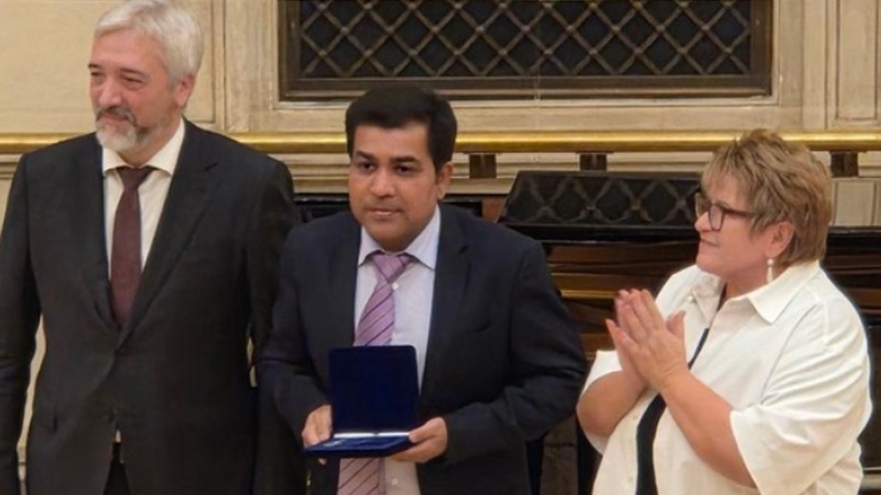 TV9’s Manish Kumar Jha wins big as honest voice of global journalism