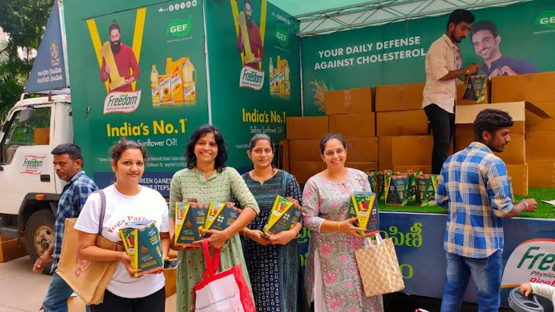 Freedom Healthy Cooking Oils distributes Seed Ganesha idols for an eco-friendly festival