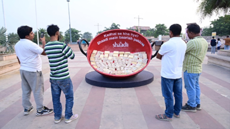 Shaadi.com stirs up Lucknow with giant kadhai ad
