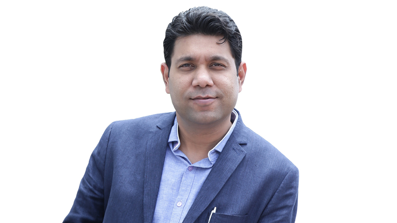 The role of social media in building brand loyalty for virtual retailers