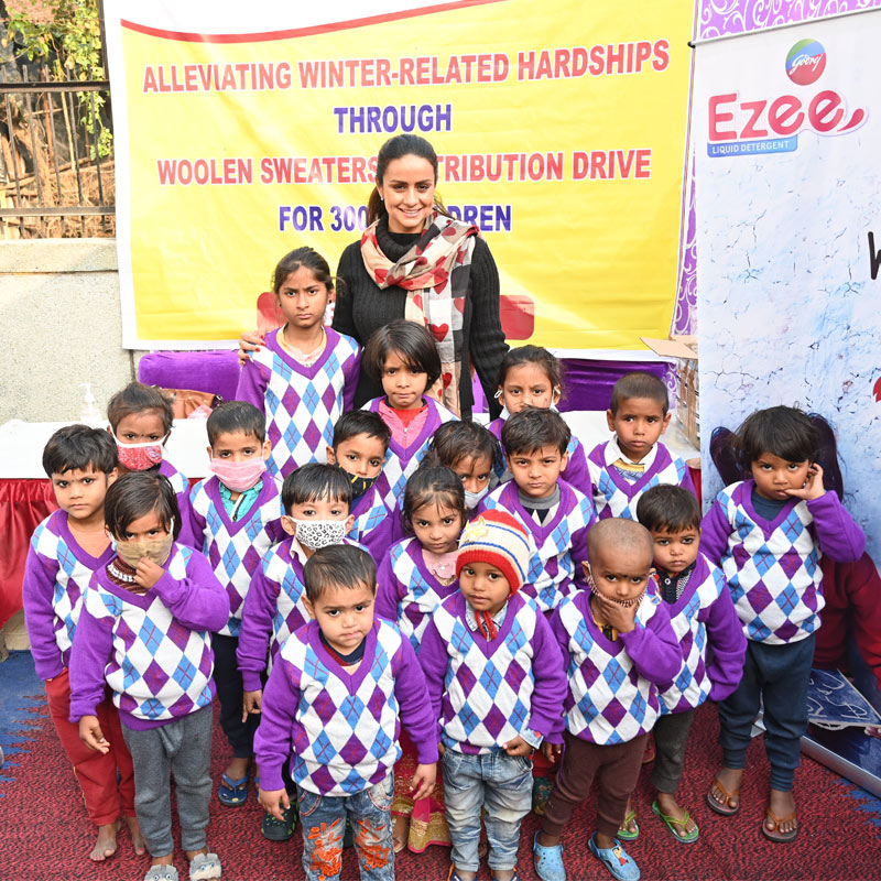 Godrej Ezee and Gul Panag join hands for ‘Ezee Hugs’