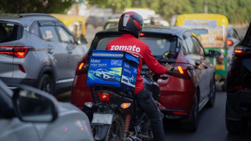 Cars24 turns Zomato delivery bags into mobile adverts across Bengaluru