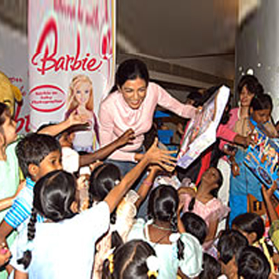 Sush and Barbie spread cheer at Fun Republic