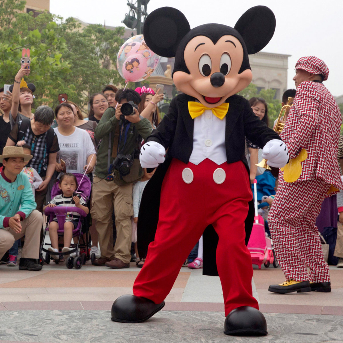 Disney acquires 33% stake in video streaming company BAMTech for $1 billion