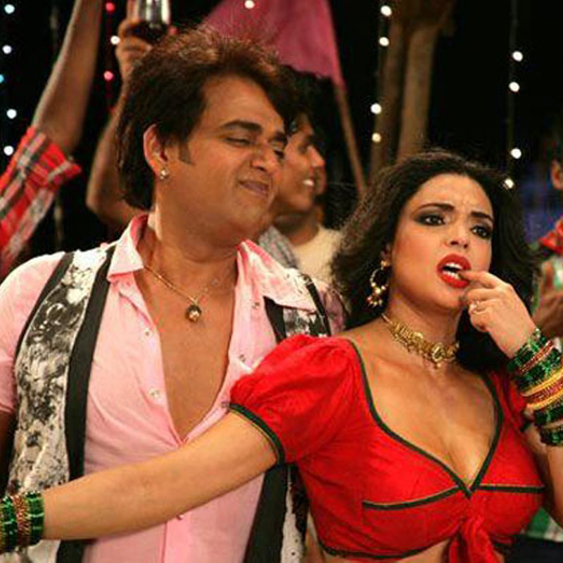 Chaalis Chaurasi is entertaining in parts