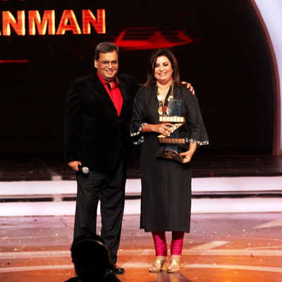 The first ever ‘Stree Sanman Award’ goes to Farah Khan at Lux Cozi Zee Cine Awards 2014