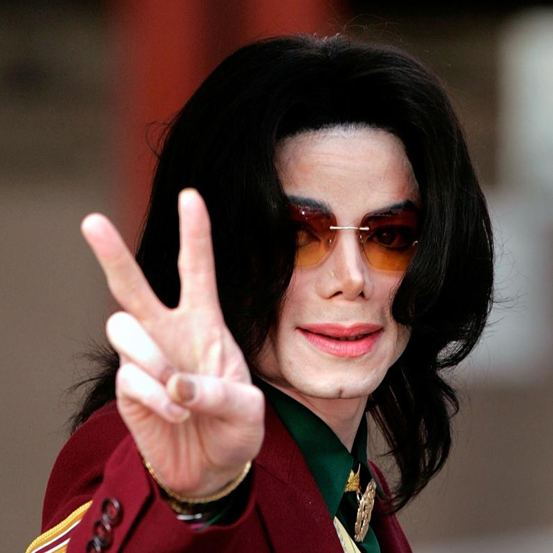 Fans pay tribute to MJ at auction