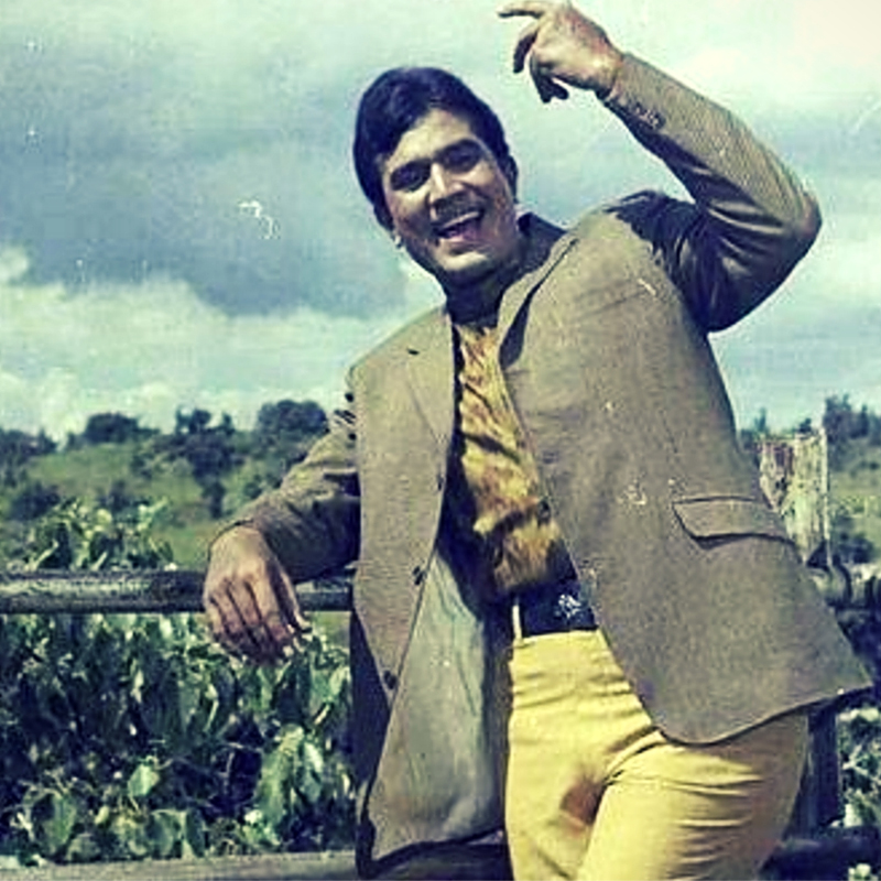 Dimple Kapadia collects Padma Bhushan award of Rajesh Khanna