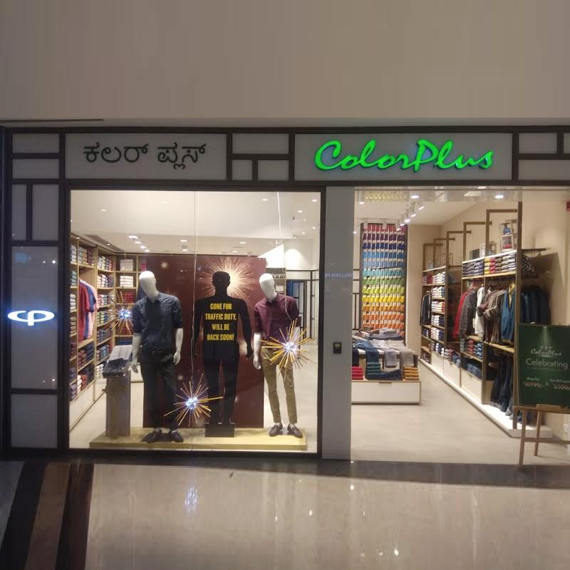 Raymond mannequins “Out on traffic duty”