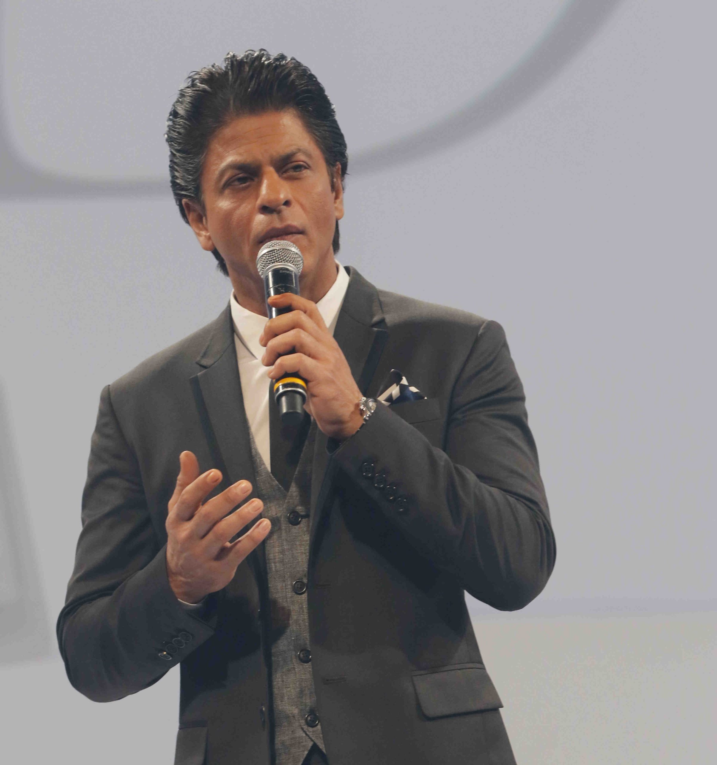Shahrukh Khan launches digital interface, D’Assist by D’Decor