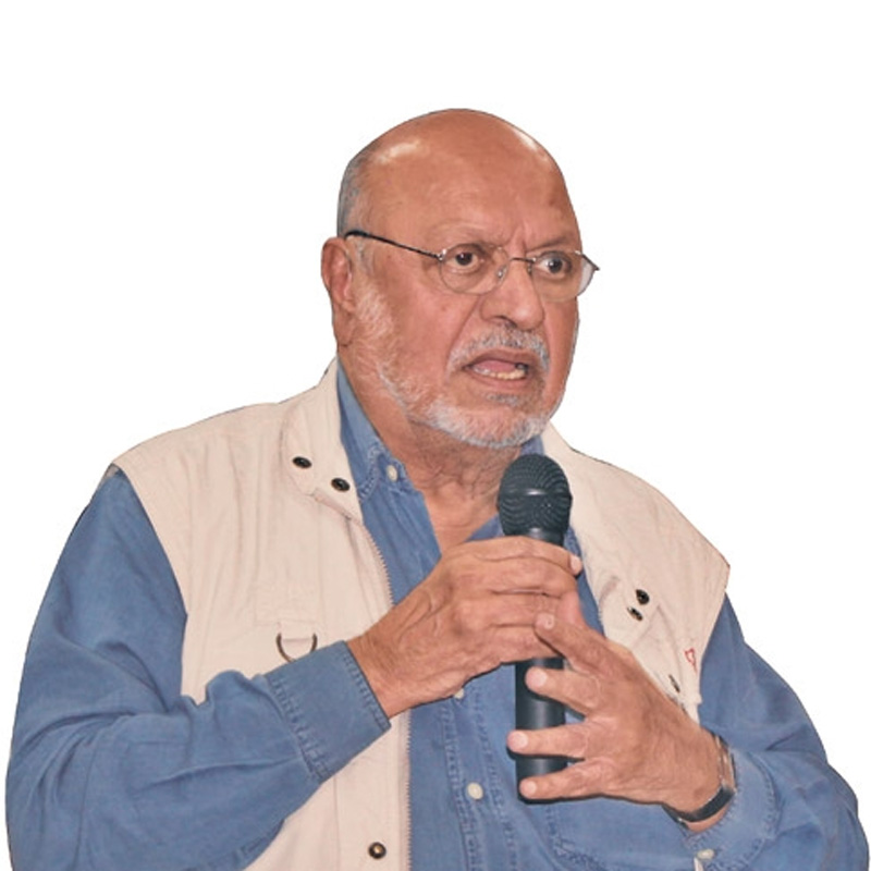 Actors shown in smoking scenes in films or TV should promote anti-smoking