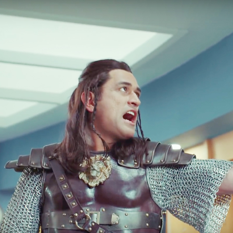 MS Dhoni becomes a drama king in Snickers’ latest ad