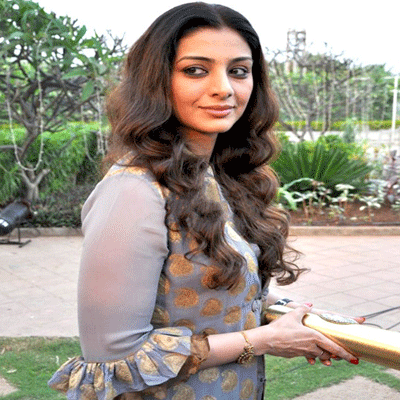 Tabu replaces Rekha in UTV’s ‘Fitoor’ directed by Abhishek Kapoor