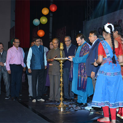 Doordarshan to air tribute to Mukesh in ‘Sapne Surile Sapne’