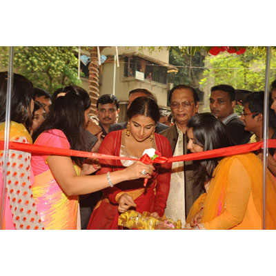 Vidya Balan Kapoor launches Ranka Jewellers’ glittering new showroom in Thane!