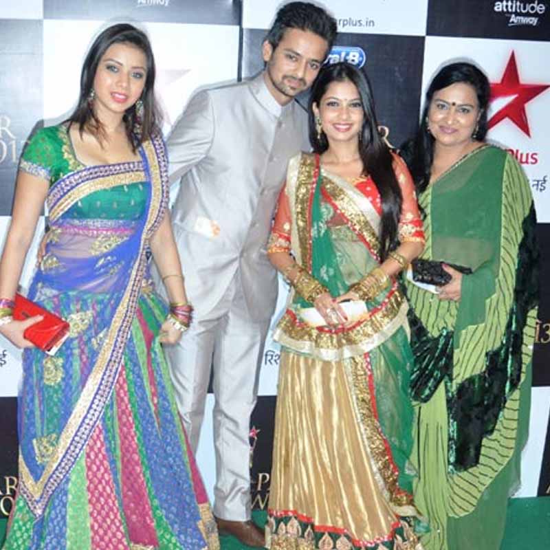 Stars light up Star Parivaar Awards 2013