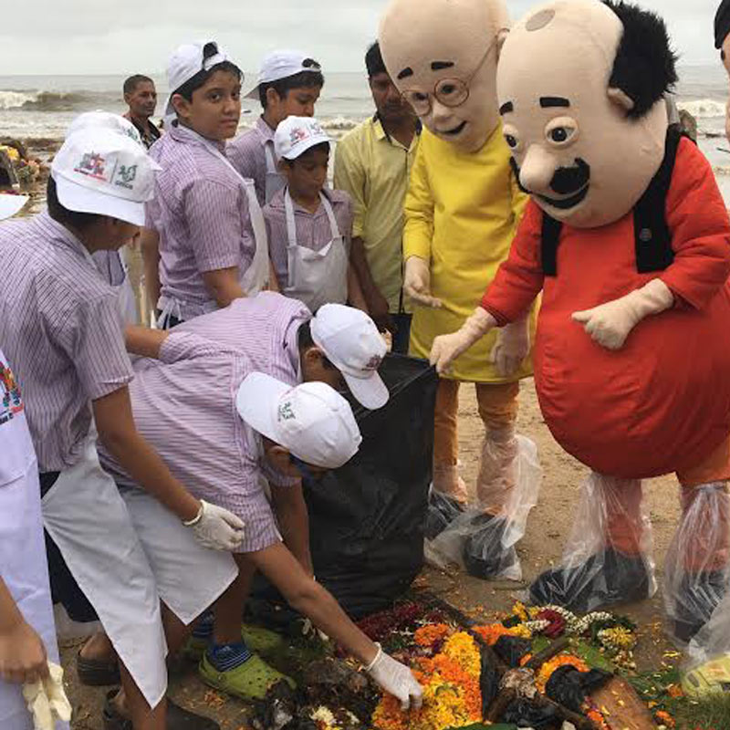 Motu Patlu, 800 kids clean up Mumbai beaches post-Visarjan