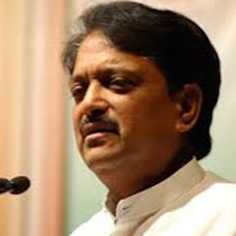 Maharashtra chief minister woos entertainment industry