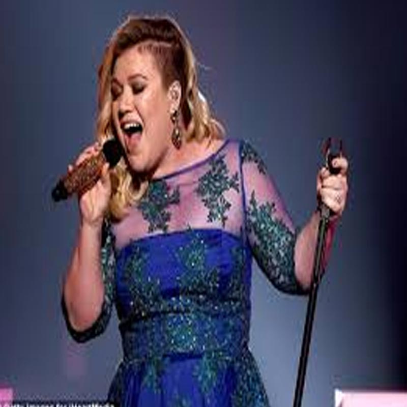 Kelly Clarkson, James Blunt triumph at MTV Video Music Awards