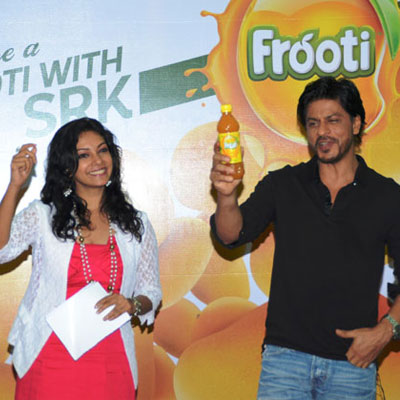 King Khan shares the magic of fresh ‘n’ juicy mangoes with his die-hard fans