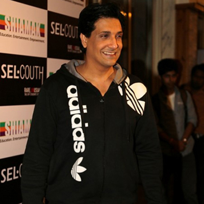 Bollywood stars embrace Shiamaks dance show!