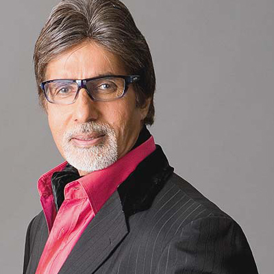 Amitabh Bachchan receives Padma Vibhushan amidst thunderous applause
