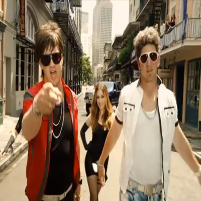 Football on your phone by the Manning brothers