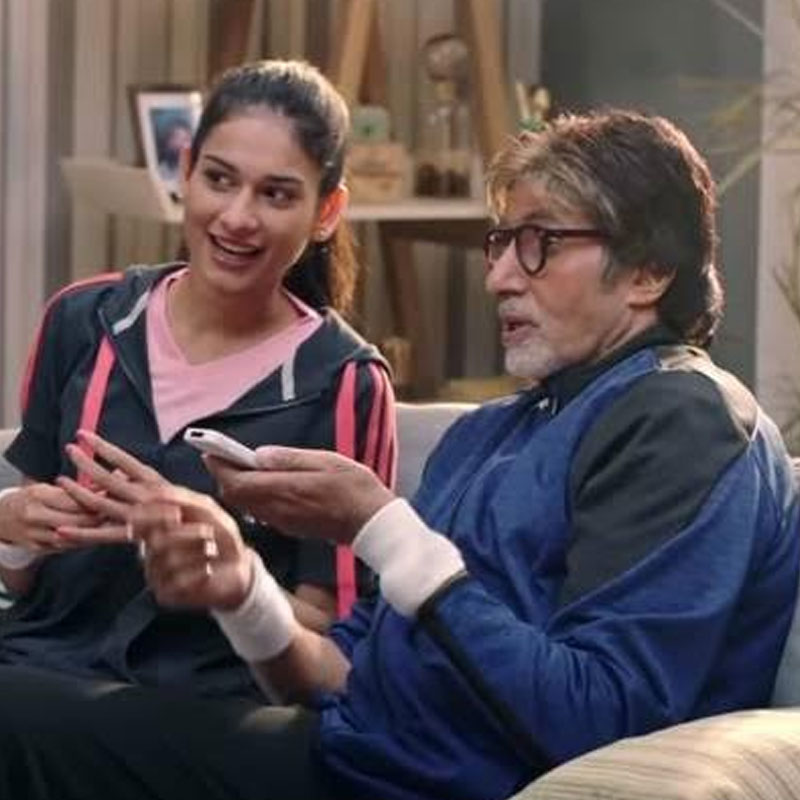 Amitabh Bachchan turns uber cool grandpa for Lloyd smart LED TV