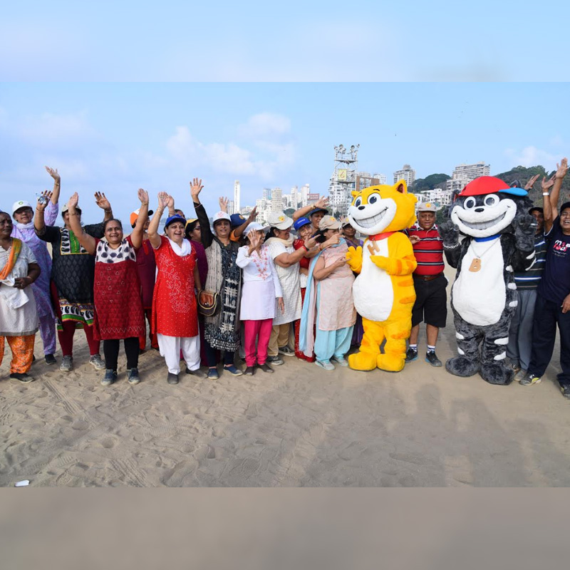 Sony YAY! toons Honey and Bunny meet the members of Girgaum Chowpatty Laughter Club!