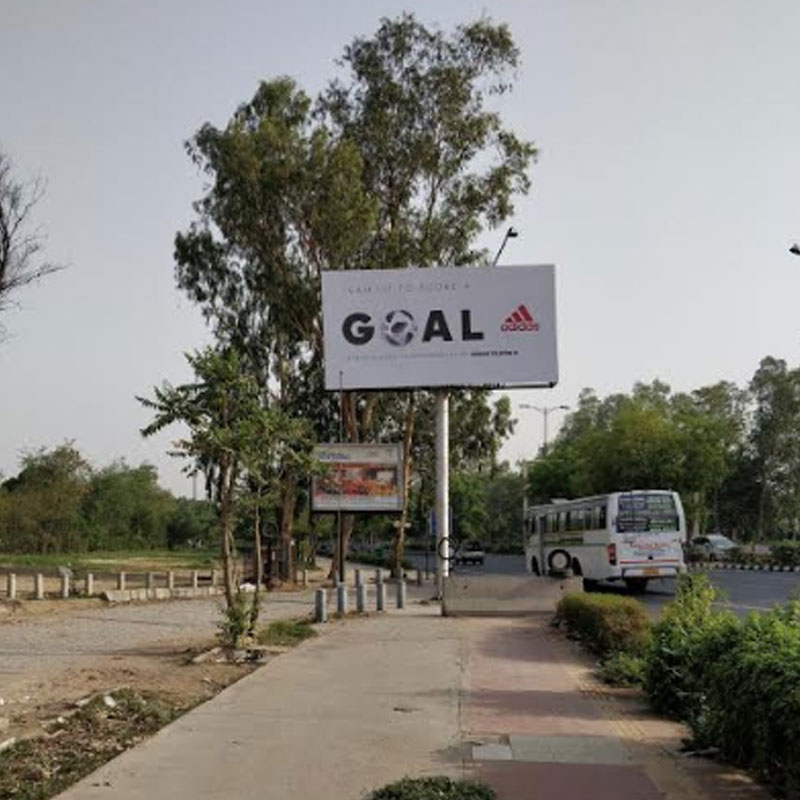 Adidas wakes up entire neighbourhood to celebrate Football