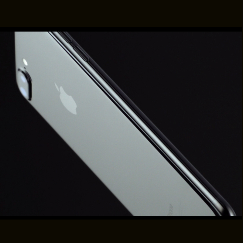 Jio, Reliance Retail offer freebies with iPhone7, 7+