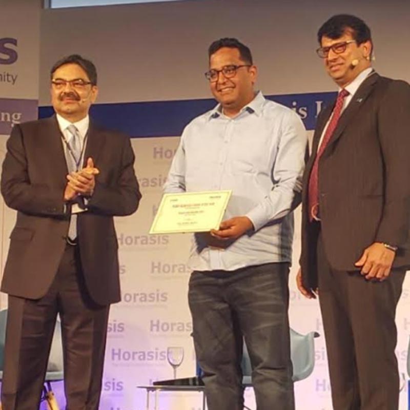 Paytm CEO Vijay Shekhar Sharma receives the Horasis-KPMG Indian Business Leader of the Year award for Entrepreneurship