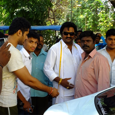 Rajinikanth’s clone jams traffic in Bengaluru on Kochadaiiyaan release day