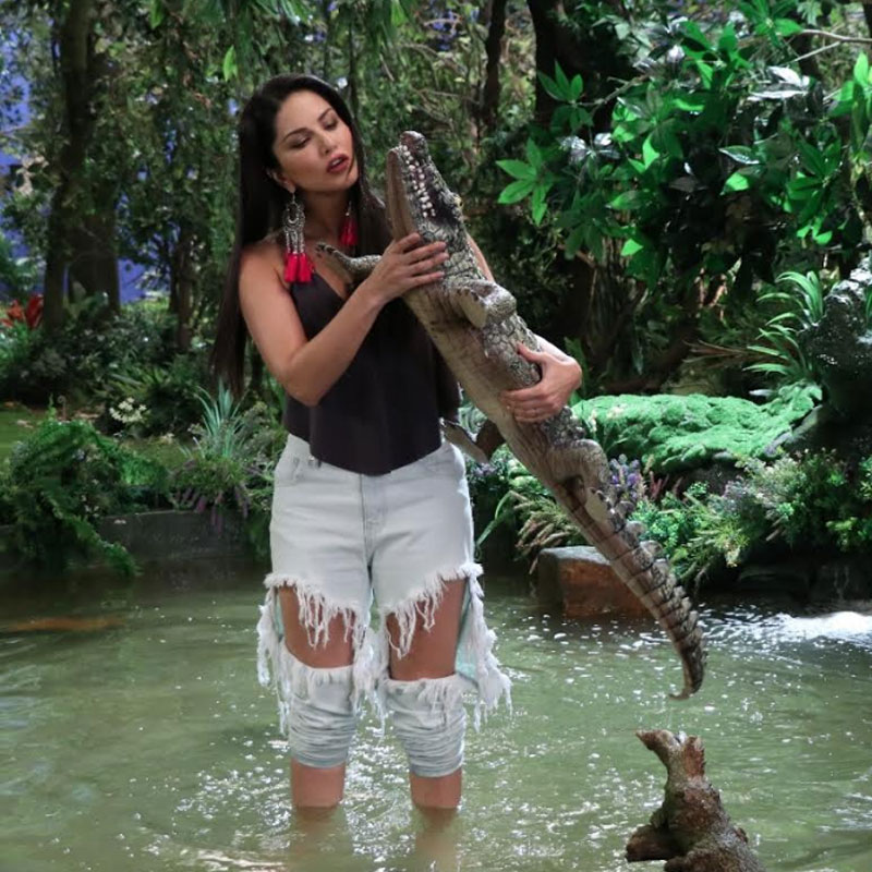 Sunny Leone in Discovery JEET’s show Man Vs Wild