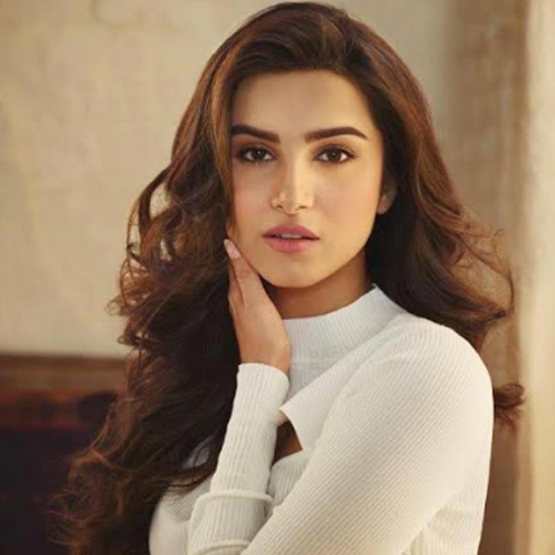 Celebrating confident beauty with Bobbi brown’s indian brand ambassdor, Tara Sutaria along with global ambassadors yara shahidi, elizabeth olsen & nini