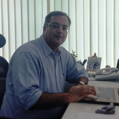 We are neither threatened by Hindi nor do we ignore it: Ravish Kumar