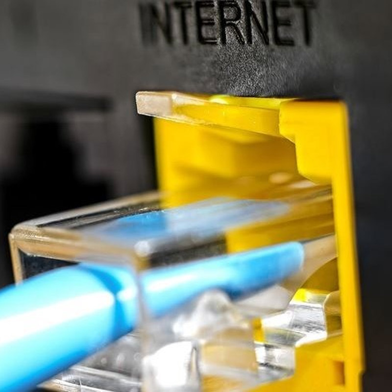 Nov 2017: Wireline internet bleeds subscribers