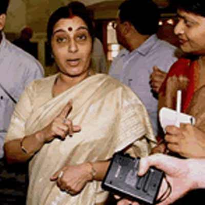 Speculation rife that Mahajan to replace Swaraj as I&B minister